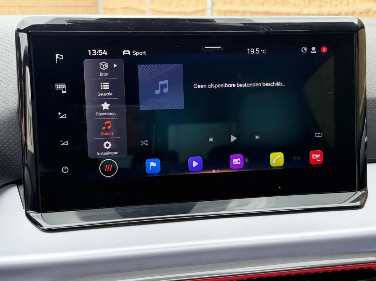 1.0 EcoTSI FR Plus Panoramadak | Stoelverwarming | LED verlichting | Climate control | Cruise control adaptief | Navigatiesysteem | Rijstrooksensor | Achteruitrijcamera