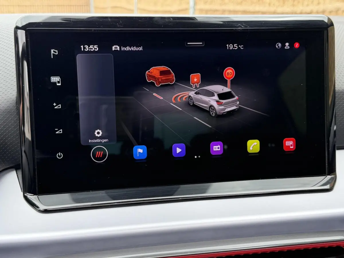 1.0 EcoTSI FR Plus Panoramadak | Stoelverwarming | LED verlichting | Climate control | Cruise control adaptief | Navigatiesysteem | Rijstrooksensor | Achteruitrijcamera