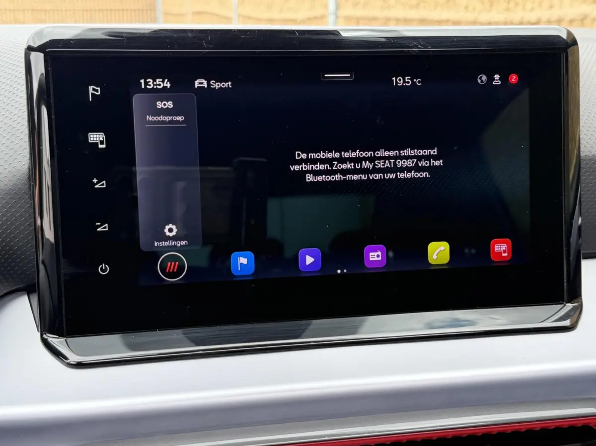 1.0 EcoTSI FR Plus Panoramadak | Stoelverwarming | LED verlichting | Climate control | Cruise control adaptief | Navigatiesysteem | Rijstrooksensor | Achteruitrijcamera