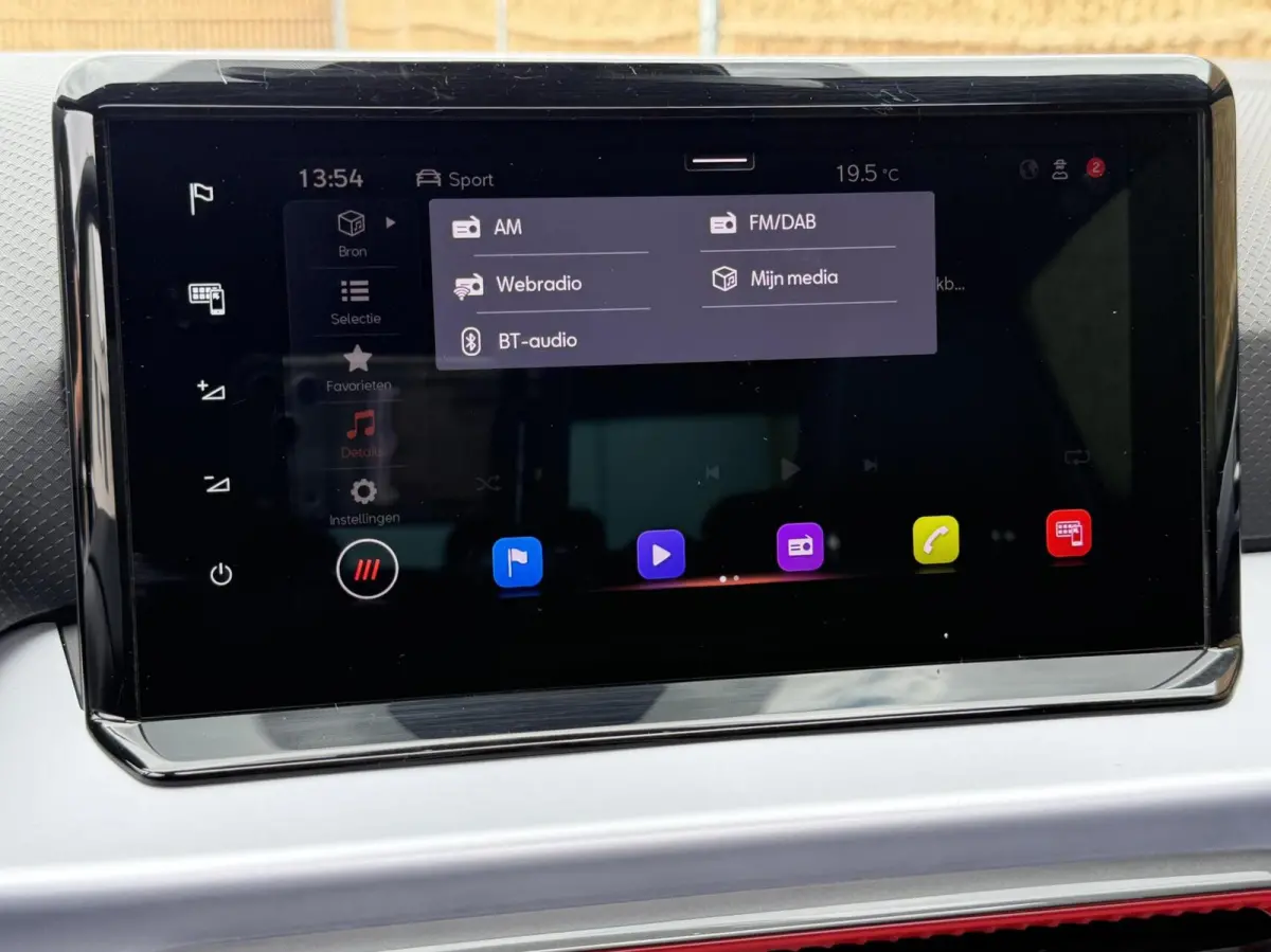 1.0 EcoTSI FR Plus Panoramadak | Stoelverwarming | LED verlichting | Climate control | Cruise control adaptief | Navigatiesysteem | Rijstrooksensor | Achteruitrijcamera
