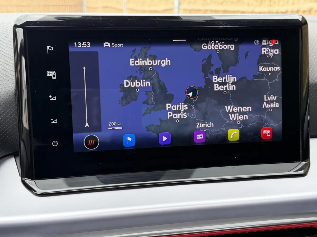 1.0 EcoTSI FR Plus Panoramadak | Stoelverwarming | LED verlichting | Climate control | Cruise control adaptief | Navigatiesysteem | Rijstrooksensor | Achteruitrijcamera