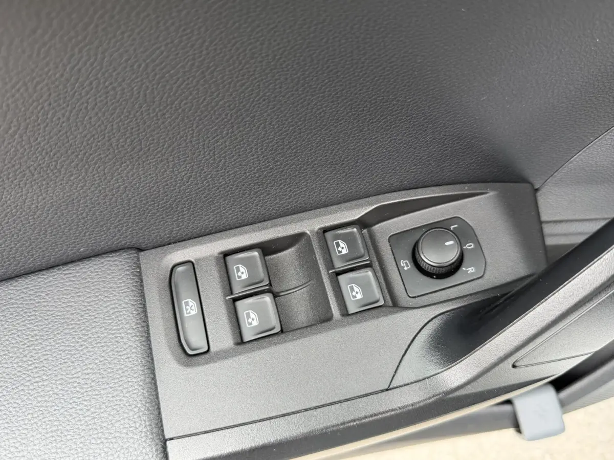 1.0 EcoTSI FR Plus Panoramadak | Stoelverwarming | LED verlichting | Climate control | Cruise control adaptief | Navigatiesysteem | Rijstrooksensor | Achteruitrijcamera