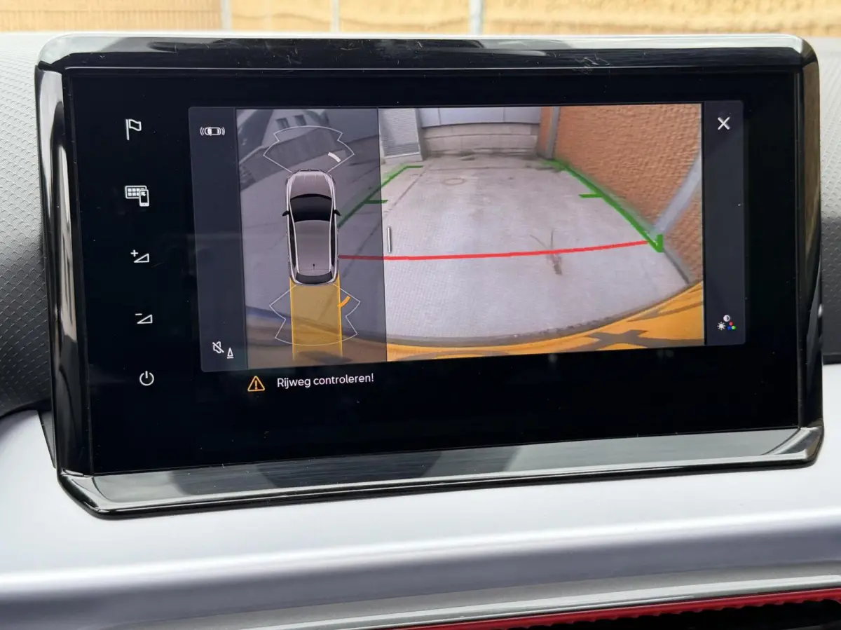 1.0 EcoTSI FR Plus Panoramadak | Stoelverwarming | LED verlichting | Climate control | Cruise control adaptief | Navigatiesysteem | Rijstrooksensor | Achteruitrijcamera