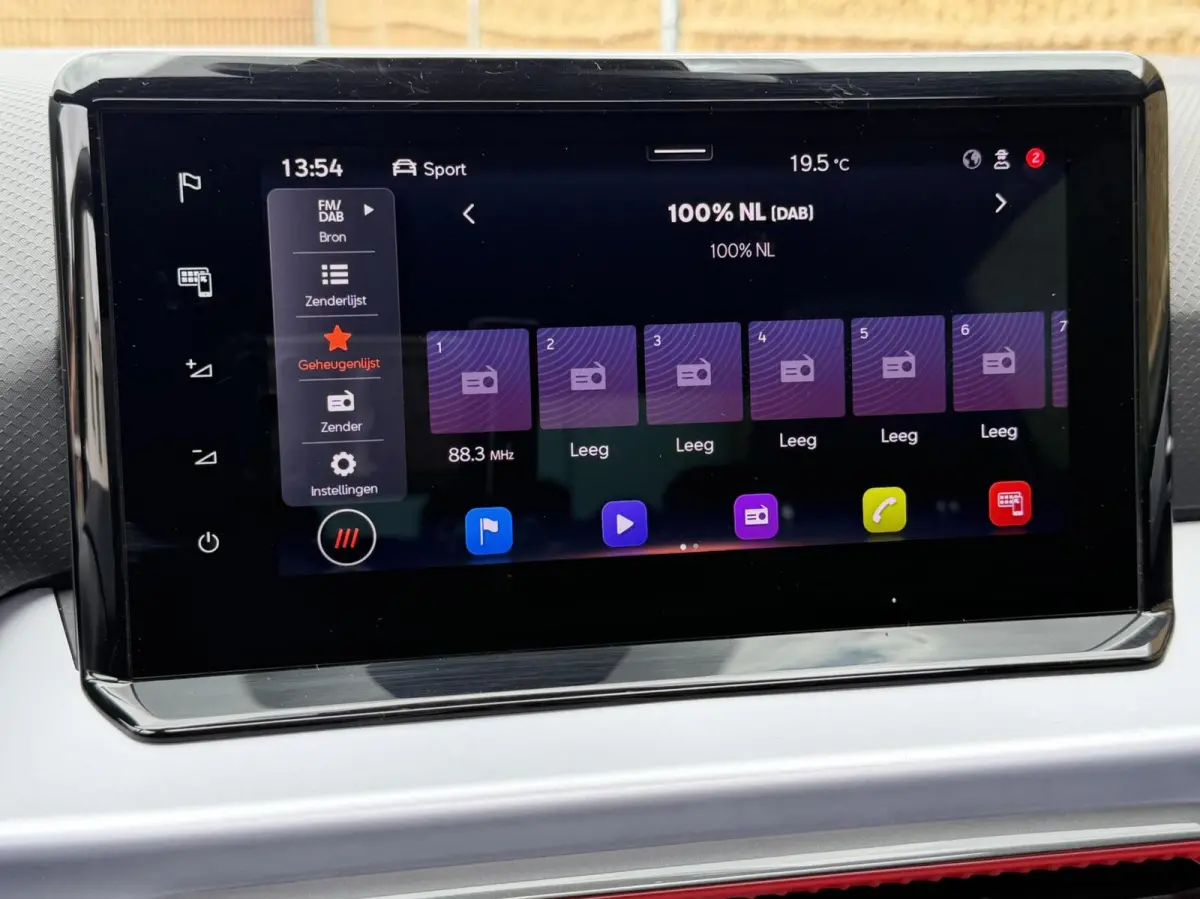 1.0 EcoTSI FR Plus Panoramadak | Stoelverwarming | LED verlichting | Climate control | Cruise control adaptief | Navigatiesysteem | Rijstrooksensor | Achteruitrijcamera