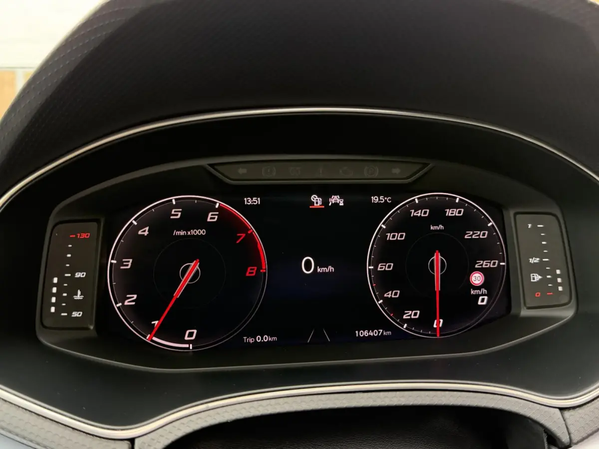 1.0 EcoTSI FR Plus Panoramadak | Stoelverwarming | LED verlichting | Climate control | Cruise control adaptief | Navigatiesysteem | Rijstrooksensor | Achteruitrijcamera
