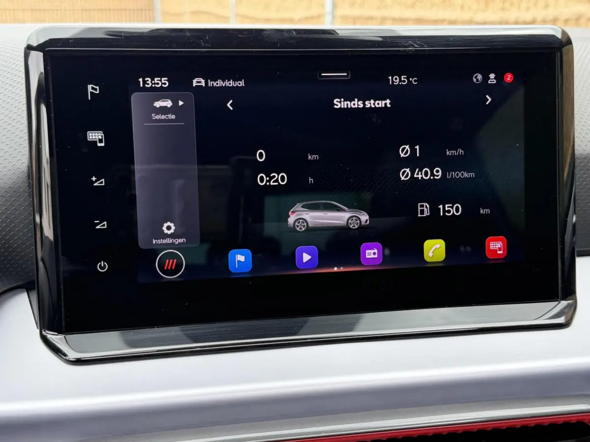 1.0 EcoTSI FR Plus Panoramadak | Stoelverwarming | LED verlichting | Climate control | Cruise control adaptief | Navigatiesysteem | Rijstrooksensor | Achteruitrijcamera