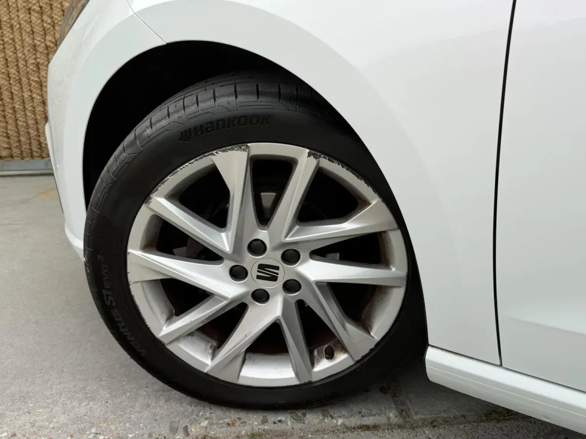 1.0 EcoTSI FR Plus Panoramadak | Stoelverwarming | LED verlichting | Climate control | Cruise control adaptief | Navigatiesysteem | Rijstrooksensor | Achteruitrijcamera