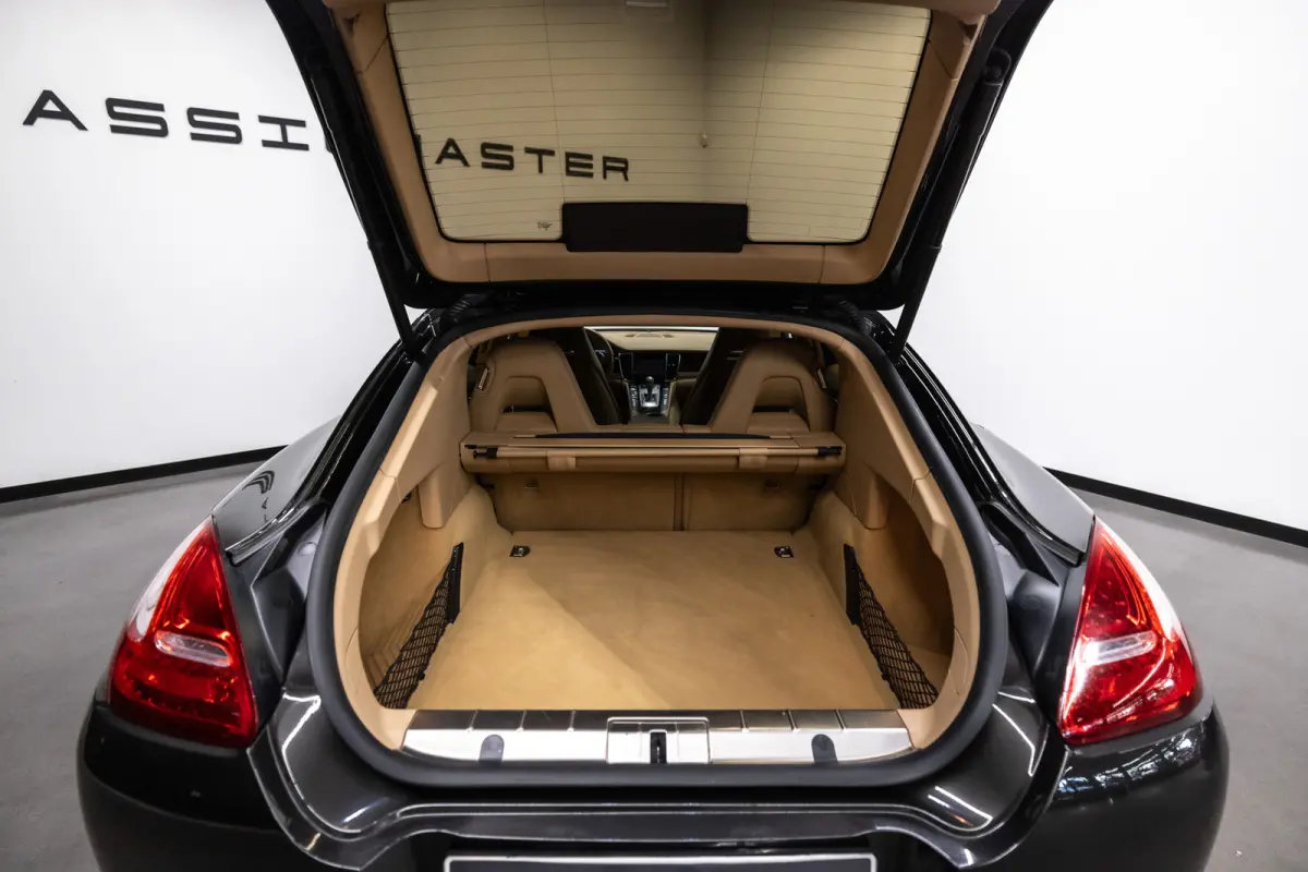 4.8 S Btw auto, Fiscale waarde € 12.000,- (€ 27.231.40 Ex B.T.W) DEALER AUTO Dealer auto