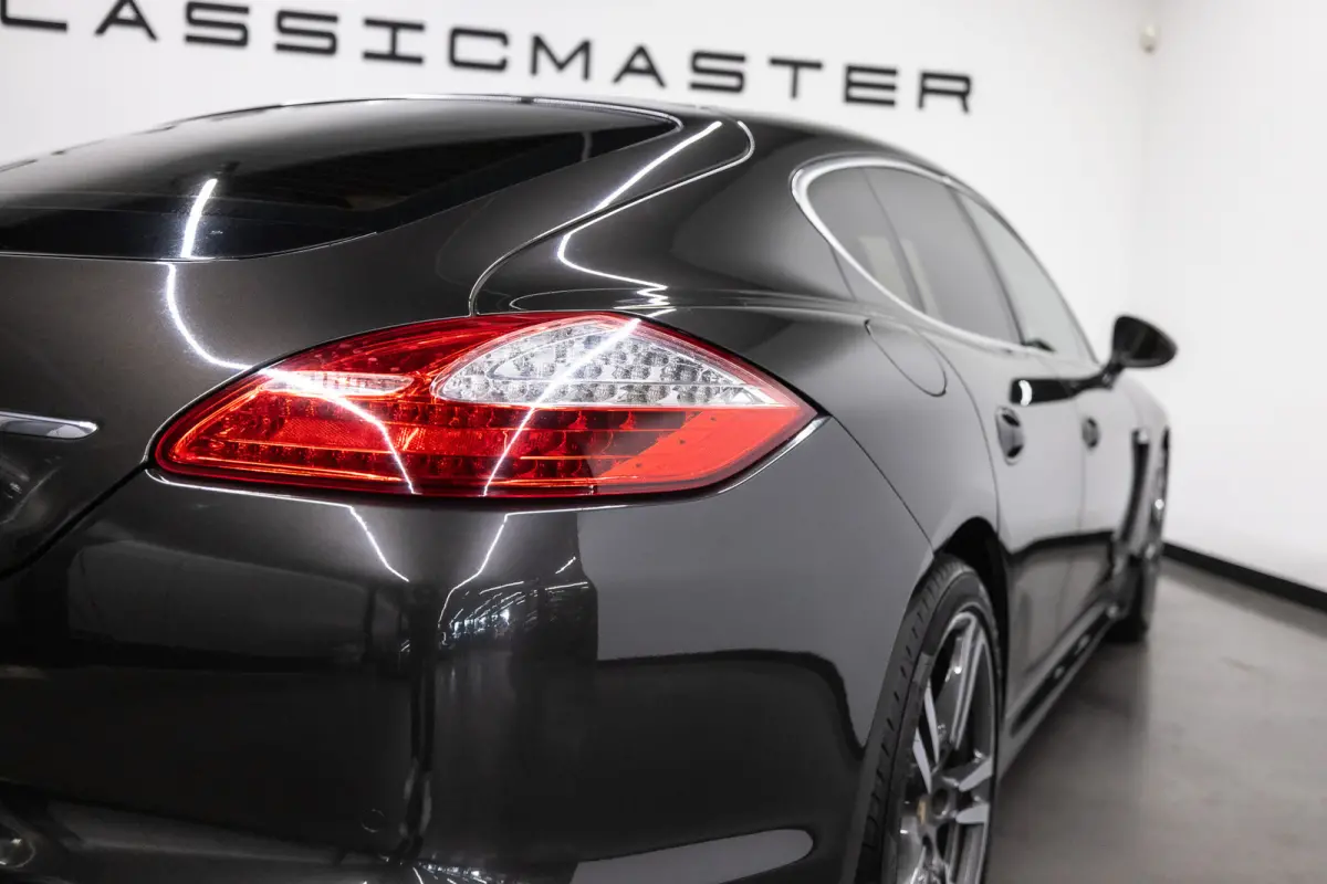 4.8 S Btw auto, Fiscale waarde € 12.000,- (€ 27.231.40 Ex B.T.W) DEALER AUTO Dealer auto