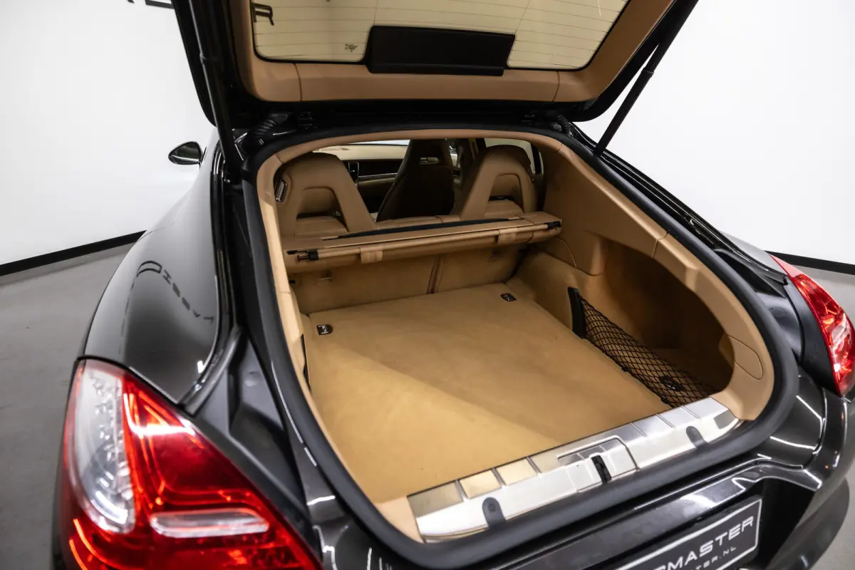 4.8 S Btw auto, Fiscale waarde € 12.000,- (€ 27.231.40 Ex B.T.W) DEALER AUTO Dealer auto