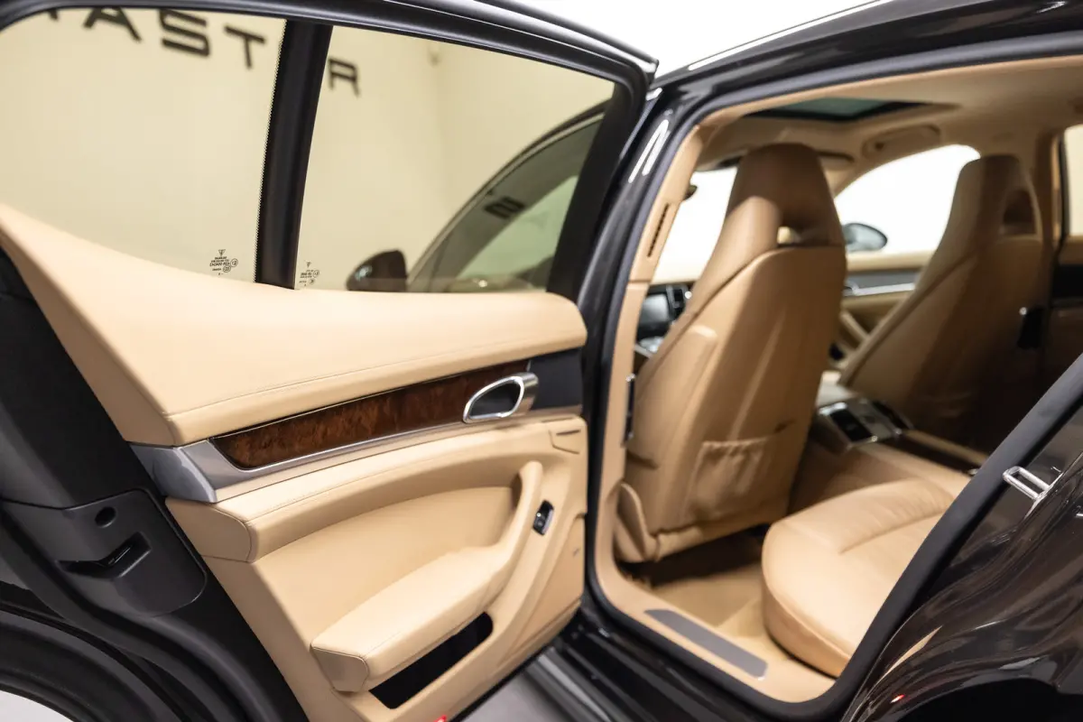 4.8 S Btw auto, Fiscale waarde € 12.000,- (€ 27.231.40 Ex B.T.W) DEALER AUTO Dealer auto