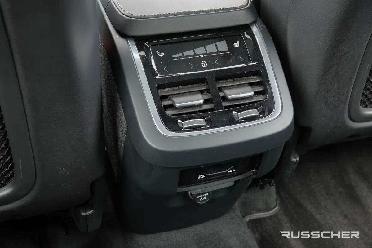 2.0 D5 235Pk Aut. | AWD | Inscription | 7-Persoons | Luchtvering | Panoramadak | Bowers&Wilkins | Trekhaak | 20''