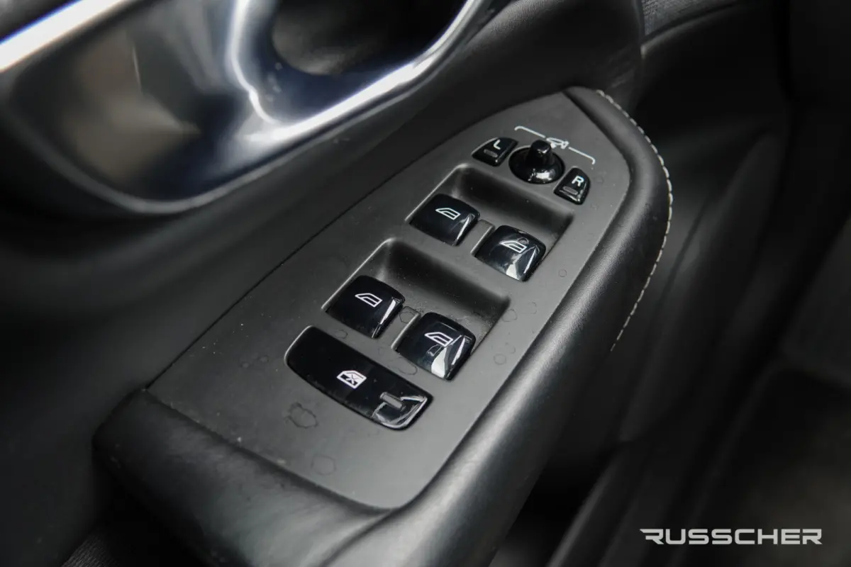 2.0 D5 235Pk Aut. | AWD | Inscription | 7-Persoons | Luchtvering | Panoramadak | Bowers&Wilkins | Trekhaak | 20''