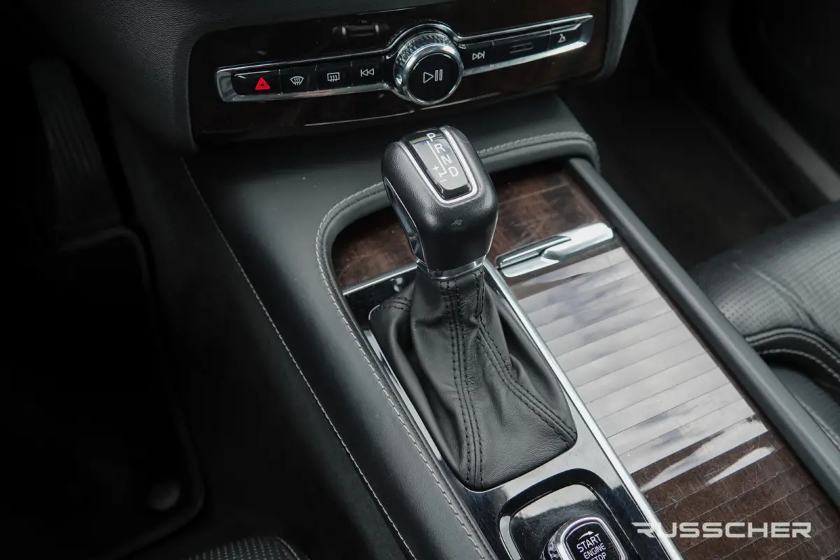 2.0 D5 235Pk Aut. | AWD | Inscription | 7-Persoons | Luchtvering | Panoramadak | Bowers&Wilkins | Trekhaak | 20''