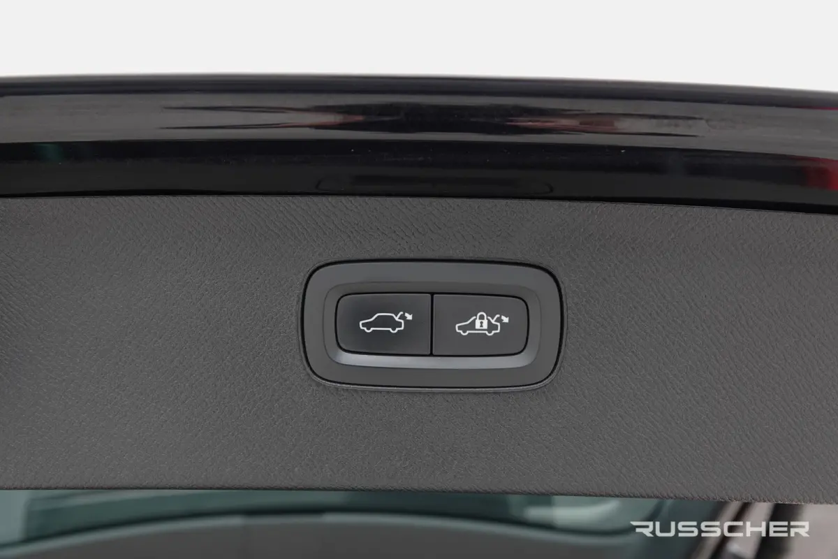 2.0 D5 235Pk Aut. | AWD | Inscription | 7-Persoons | Luchtvering | Panoramadak | Bowers&Wilkins | Trekhaak | 20''