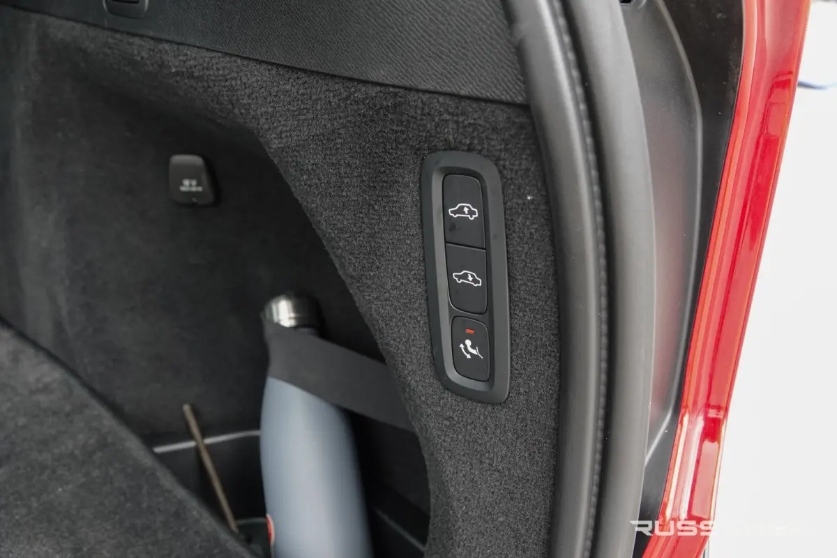 2.0 D5 235Pk Aut. | AWD | Inscription | 7-Persoons | Luchtvering | Panoramadak | Bowers&Wilkins | Trekhaak | 20''