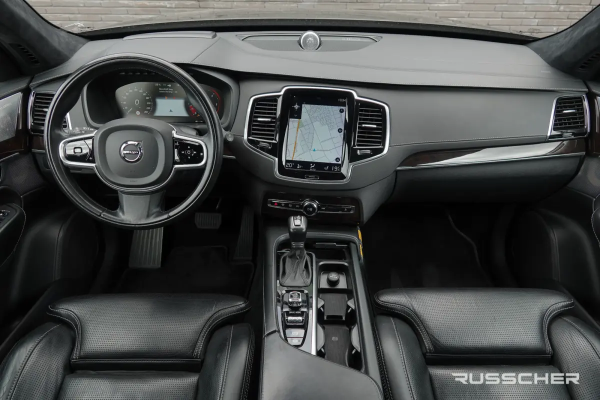 2.0 D5 235Pk Aut. | AWD | Inscription | 7-Persoons | Luchtvering | Panoramadak | Bowers&Wilkins | Trekhaak | 20''