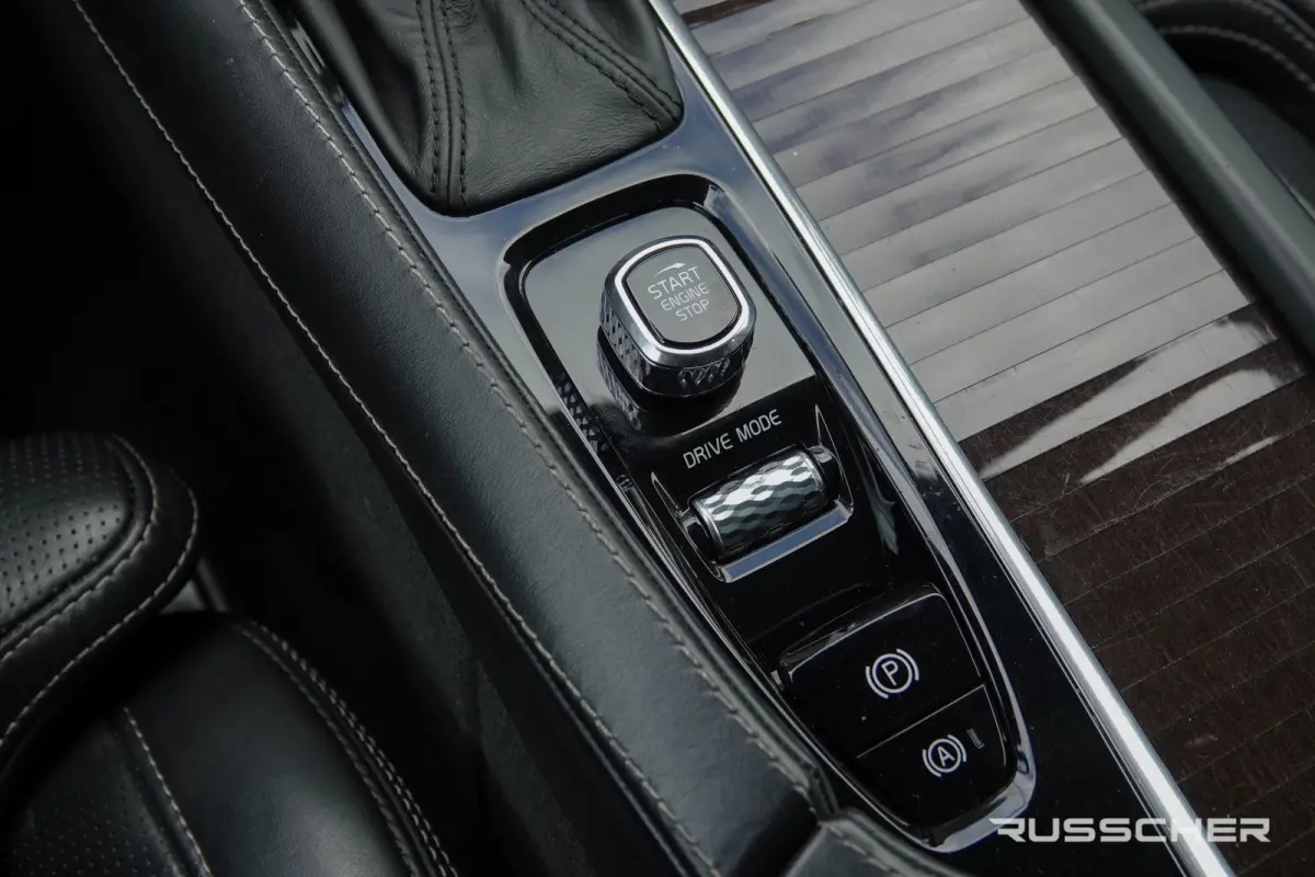2.0 D5 235Pk Aut. | AWD | Inscription | 7-Persoons | Luchtvering | Panoramadak | Bowers&Wilkins | Trekhaak | 20''