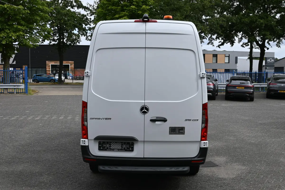 315 CDI L2H2 RWD Werkplaats inrichting, Geveerde stoel, Camera