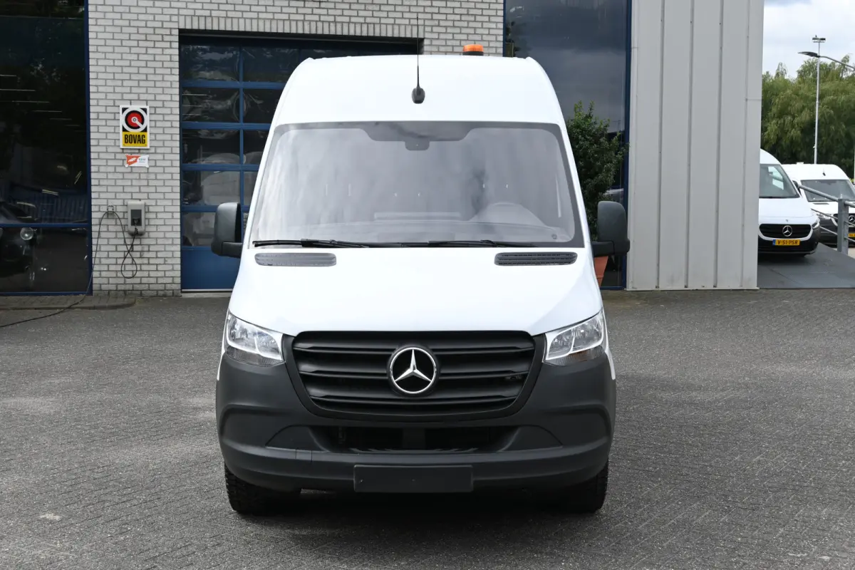 315 CDI L2H2 RWD Werkplaats inrichting, Geveerde stoel, Camera