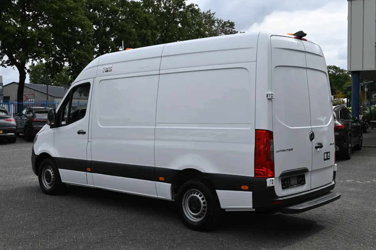 315 CDI L2H2 RWD Werkplaats inrichting, Geveerde stoel, Camera