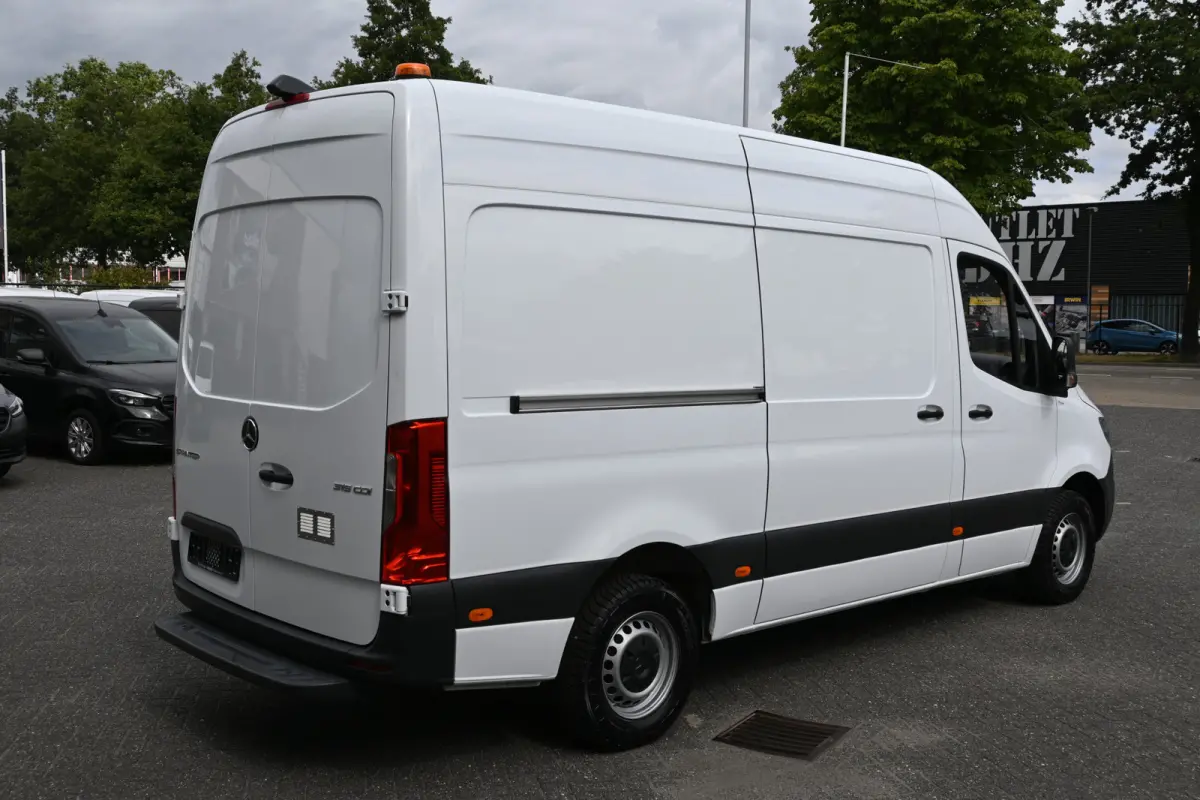 315 CDI L2H2 RWD Werkplaats inrichting, Geveerde stoel, Camera