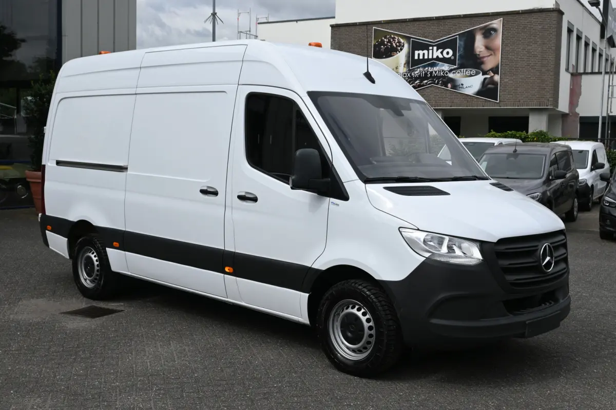 315 CDI L2H2 RWD Werkplaats inrichting, Geveerde stoel, Camera