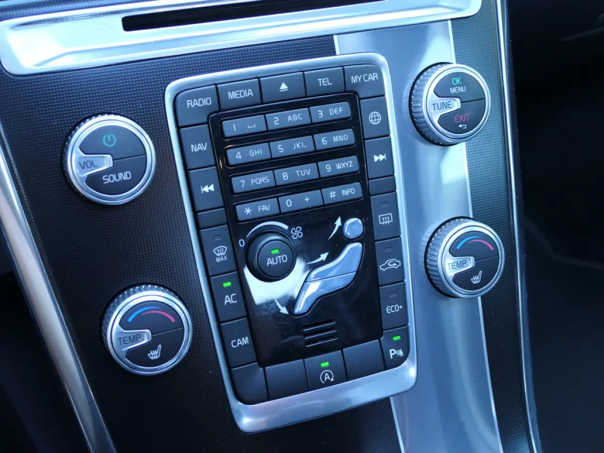 T5 FWD Polar+ Panoramadak / Xenon / Standkachel / Leer