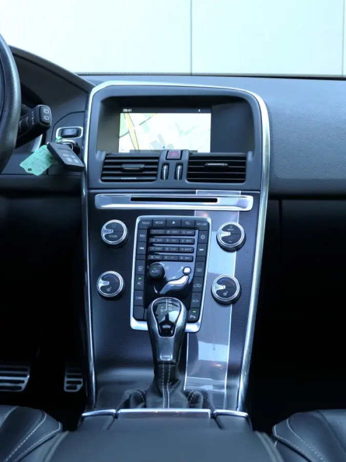 T5 FWD Polar+ Panoramadak / Xenon / Standkachel / Leer