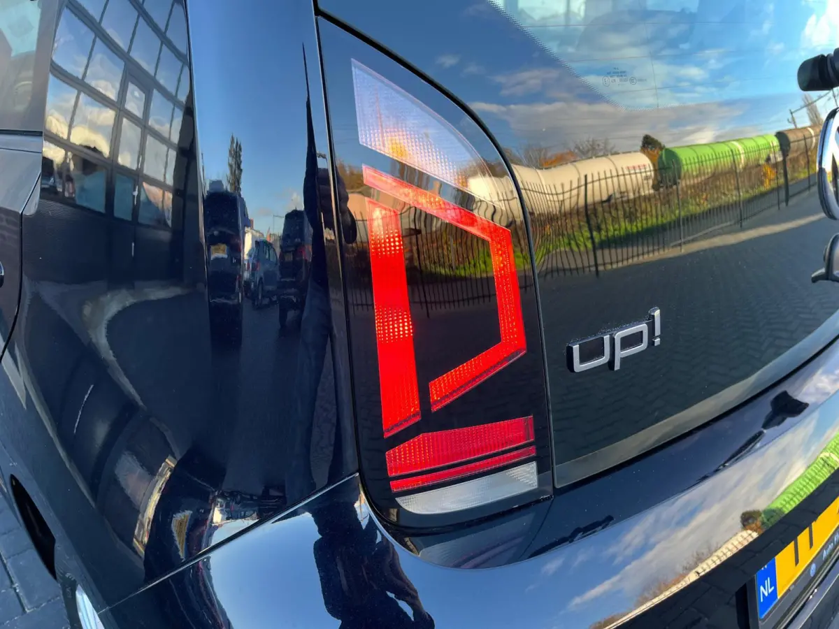Up! 1.0 BMT move up! Nw.Model/NL.Auto/Airco/Elc.Pakket/Lichtmetalenvelgen/5Deurs/2De Eigenaar/All season banden