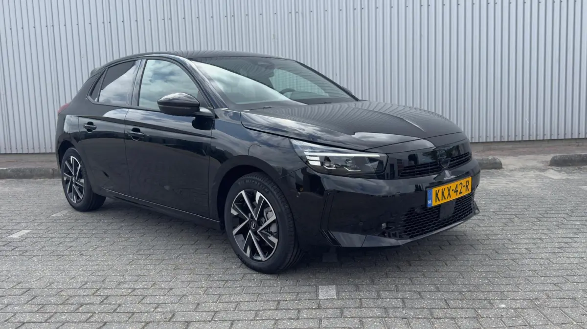GS | Apple Carplay / Android Auto | Draadloos opladen | Camera achter | Dodehoek sensoren | | Dode hoek waarschuwing | IntelliLux LED Matrix-verlichting, inclusief LED matrix koplampen met a