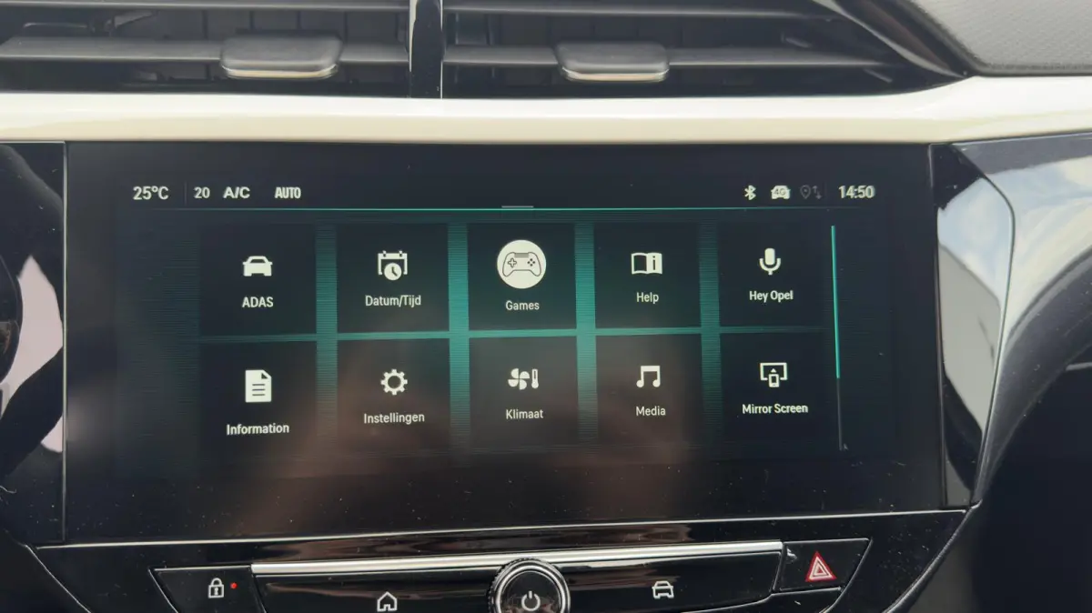 GS | Apple Carplay / Android Auto | Draadloos opladen | Camera achter | Dodehoek sensoren | | Dode hoek waarschuwing | IntelliLux LED Matrix-verlichting, inclusief LED matrix koplampen met a