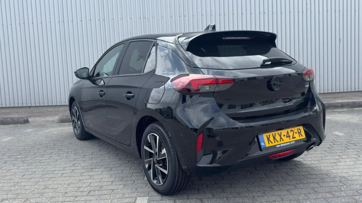 GS | Apple Carplay / Android Auto | Draadloos opladen | Camera achter | Dodehoek sensoren | | Dode hoek waarschuwing | IntelliLux LED Matrix-verlichting, inclusief LED matrix koplampen met a