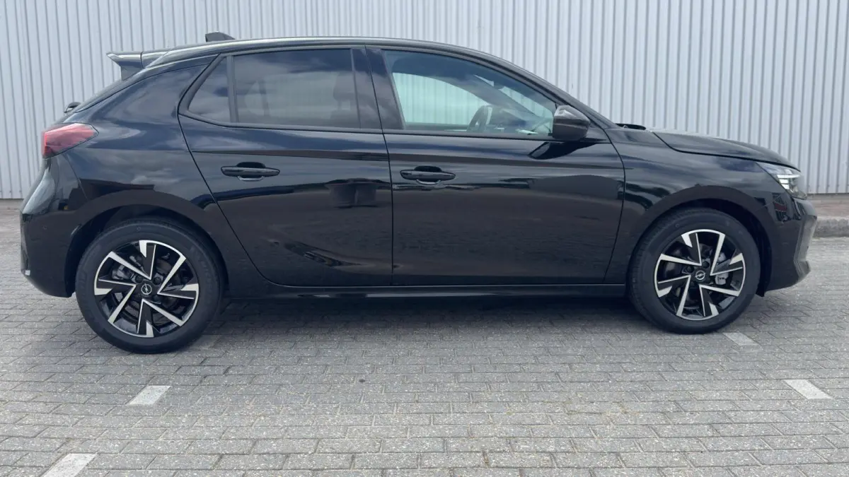 GS | Apple Carplay / Android Auto | Draadloos opladen | Camera achter | Dodehoek sensoren | | Dode hoek waarschuwing | IntelliLux LED Matrix-verlichting, inclusief LED matrix koplampen met a
