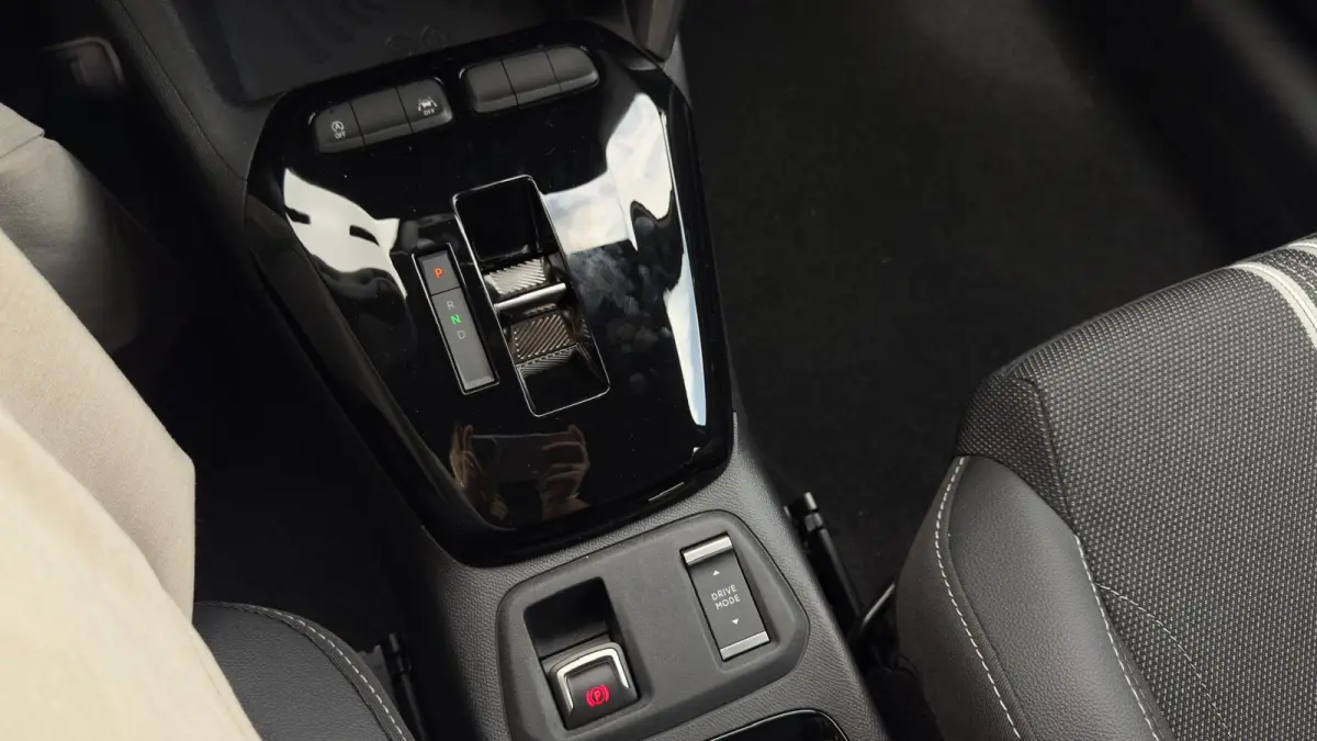 GS | Apple Carplay / Android Auto | Draadloos opladen | Camera achter | Dodehoek sensoren | | Dode hoek waarschuwing | IntelliLux LED Matrix-verlichting, inclusief LED matrix koplampen met a
