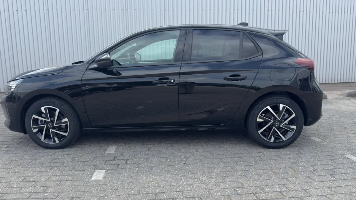 GS | Apple Carplay / Android Auto | Draadloos opladen | Camera achter | Dodehoek sensoren | | Dode hoek waarschuwing | IntelliLux LED Matrix-verlichting, inclusief LED matrix koplampen met a