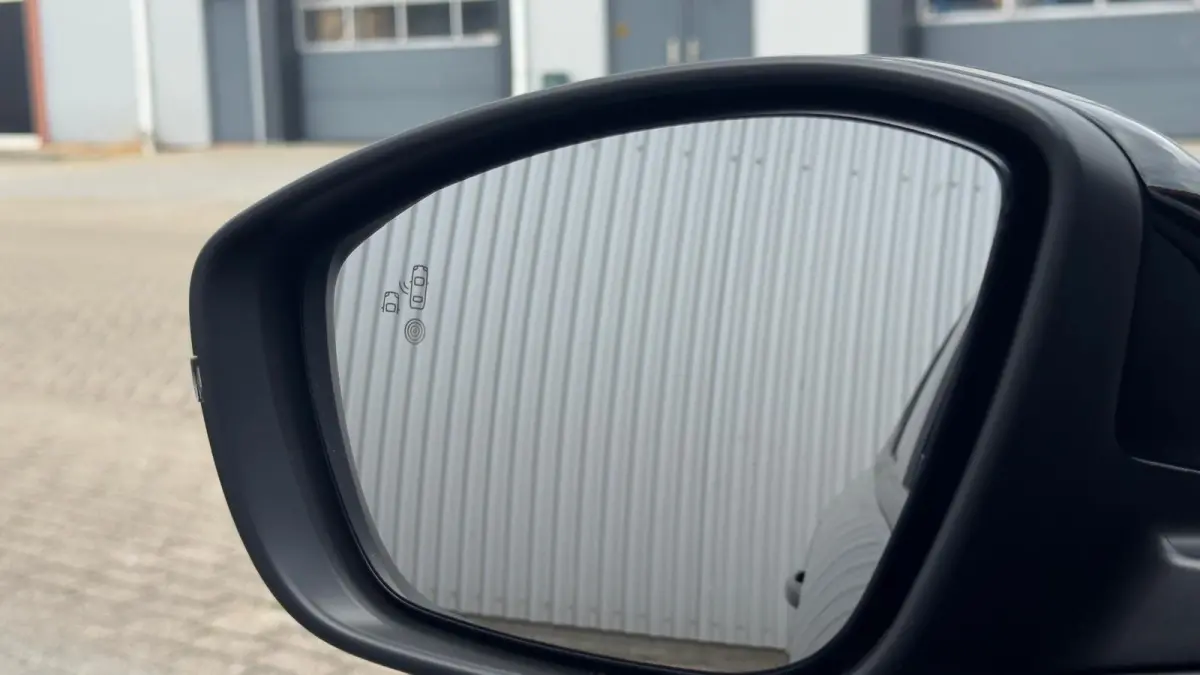 GS | Apple Carplay / Android Auto | Draadloos opladen | Camera achter | Dodehoek sensoren | | Dode hoek waarschuwing | IntelliLux LED Matrix-verlichting, inclusief LED matrix koplampen met a