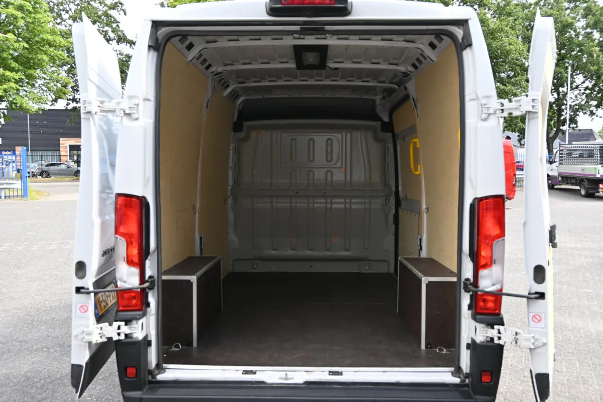 L2H2 2.2 MultiJet 140 pk 3.5t Camera, Cruise control, 270 Graden deuren