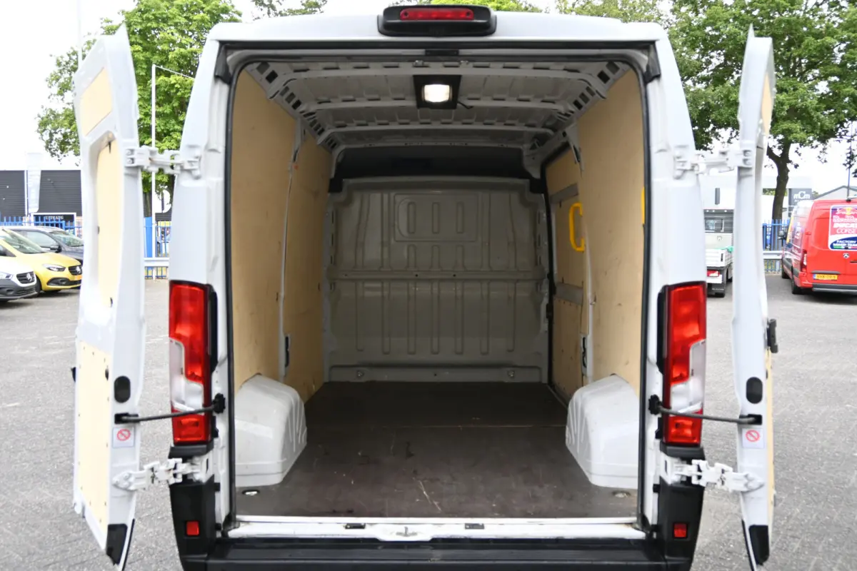 L2H2 2.2 MultiJet 140 pk 3.5t Camera, Cruise control, 270 Graden deuren