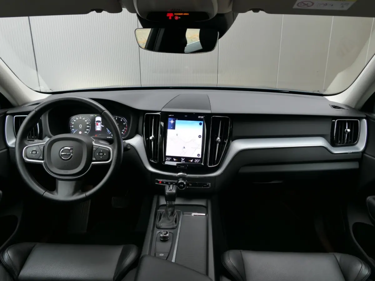T5 Momentum 12 MND garantie Leer / DAB+ / Trekhaak / Keyless entry