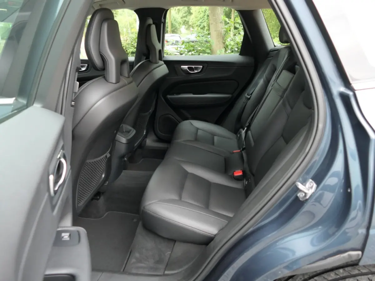 T5 Momentum 12 MND garantie Leer / DAB+ / Trekhaak / Keyless entry