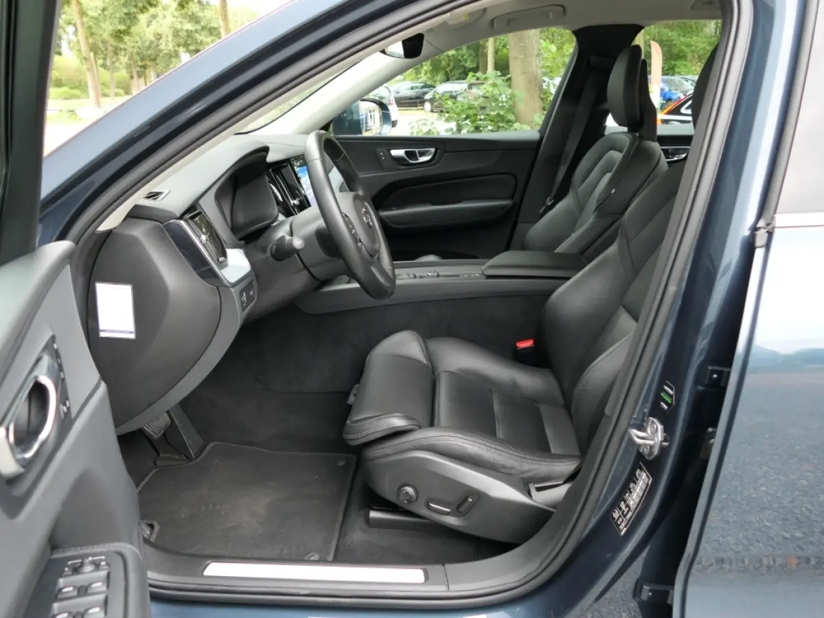 T5 Momentum 12 MND garantie Leer / DAB+ / Trekhaak / Keyless entry