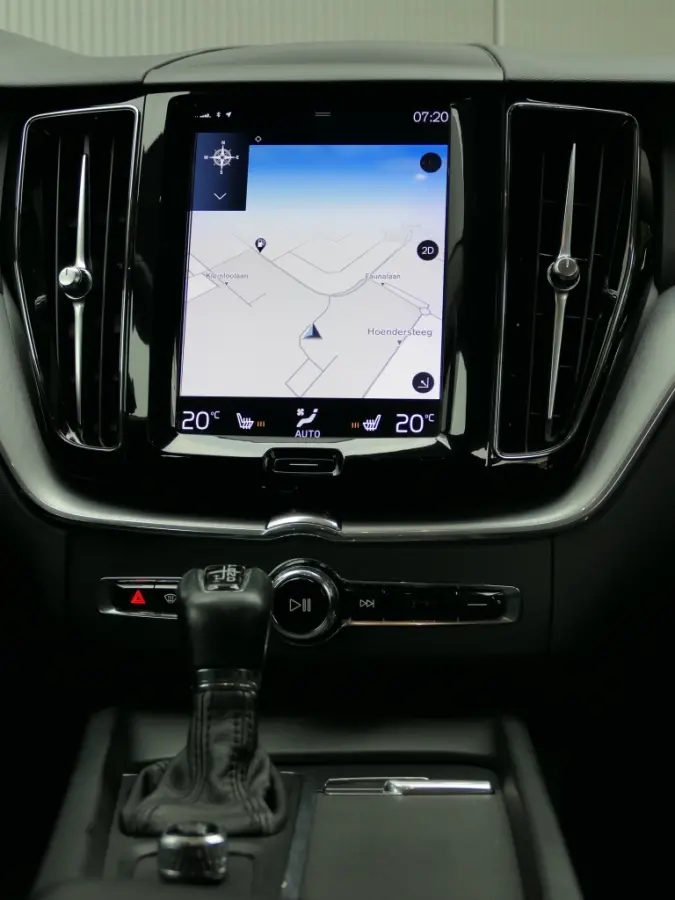 T5 Momentum 12 MND garantie Leer / DAB+ / Trekhaak / Keyless entry