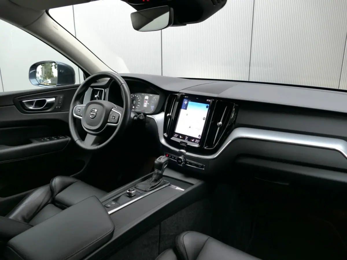 T5 Momentum 12 MND garantie Leer / DAB+ / Trekhaak / Keyless entry