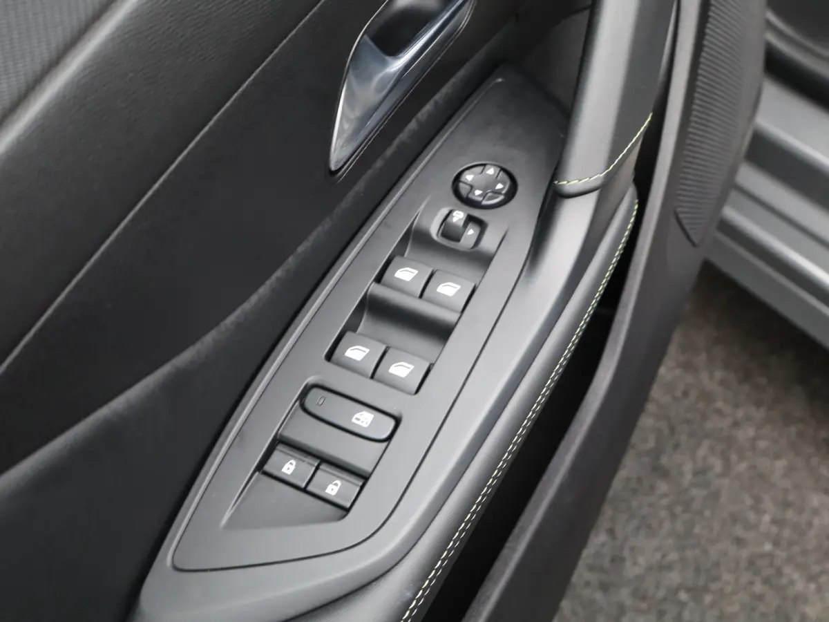 1.2 PureTech GT 360 Graden Camera | Elektrische Kofferklep | Dodehoekbewaking | Parkeersenoren Voor en Achter | Adaptive Cruise Control | Drive Assist | Elektrisch Verstelbare Stoelen met Ma