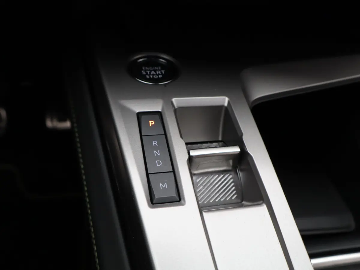 1.2 PureTech GT 360 Graden Camera | Elektrische Kofferklep | Dodehoekbewaking | Parkeersenoren Voor en Achter | Adaptive Cruise Control | Drive Assist | Elektrisch Verstelbare Stoelen met Ma