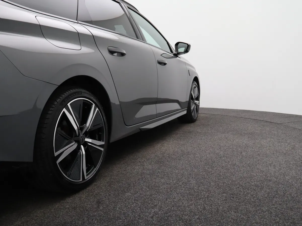 1.2 PureTech GT 360 Graden Camera | Elektrische Kofferklep | Dodehoekbewaking | Parkeersenoren Voor en Achter | Adaptive Cruise Control | Drive Assist | Elektrisch Verstelbare Stoelen met Ma