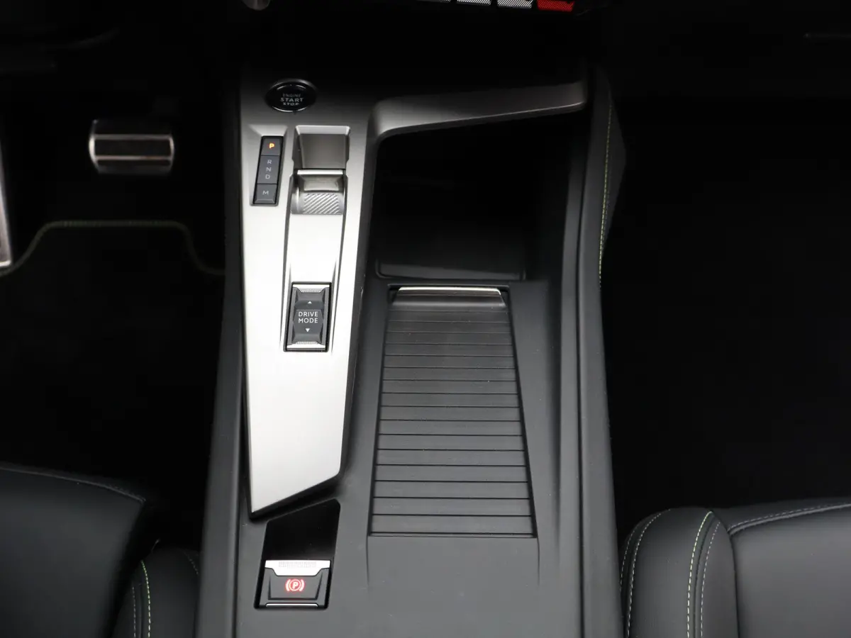 1.2 PureTech GT 360 Graden Camera | Elektrische Kofferklep | Dodehoekbewaking | Parkeersenoren Voor en Achter | Adaptive Cruise Control | Drive Assist | Elektrisch Verstelbare Stoelen met Ma