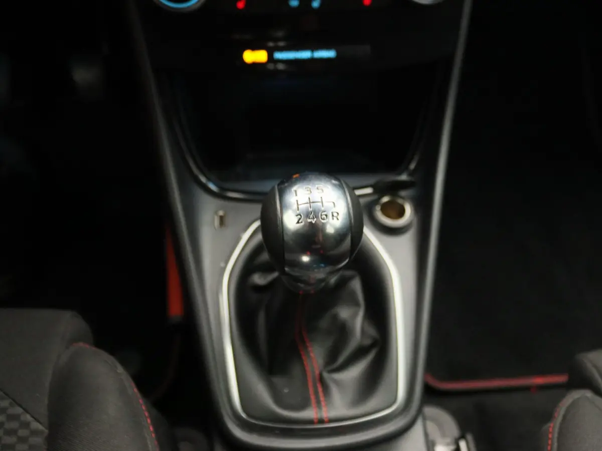 1.0 EcoBoost Titanium | Apple Carplay/Android Auto | Camera | Winter Pakket | Led Verlichting |