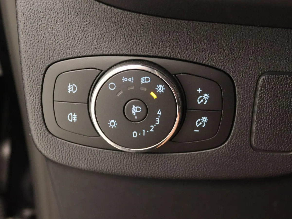 1.0 EcoBoost Titanium | Apple Carplay/Android Auto | Camera | Winter Pakket | Led Verlichting |